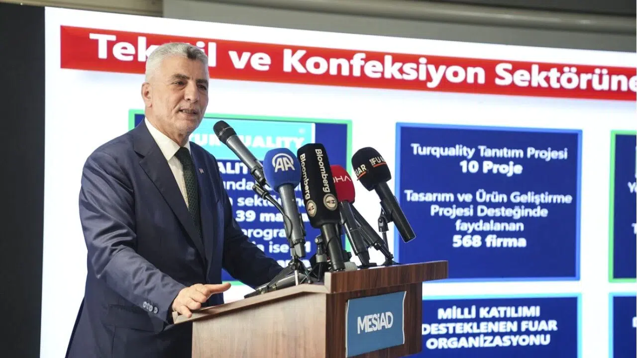 Tekstil ve giyim sektörüne umutlu bir bakış: Bakan Bolat fuarda değerlendirdi