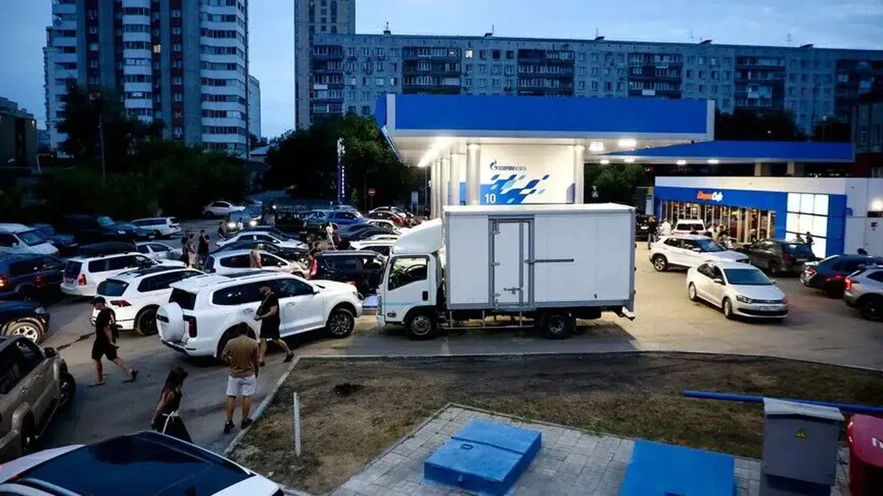 Rusya, iç piyasayı desteklemek için akaryakıt ithalatına yöneldi