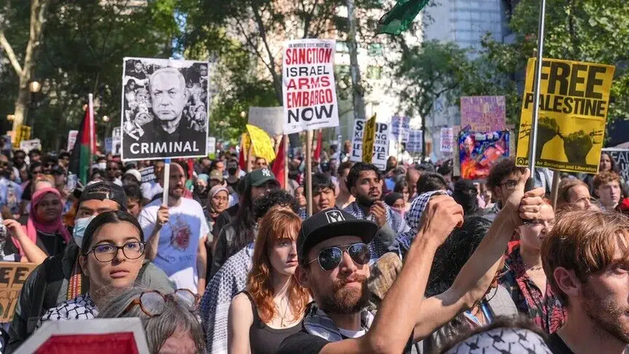 New York'ta Netanyahu karşıtı tarihi zirve eylemi!