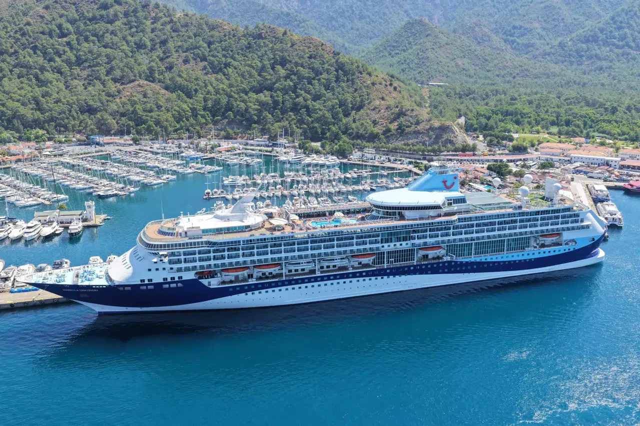 Marella Discovery kruvaziyeri Marmaris'e 1765 turist getirdi