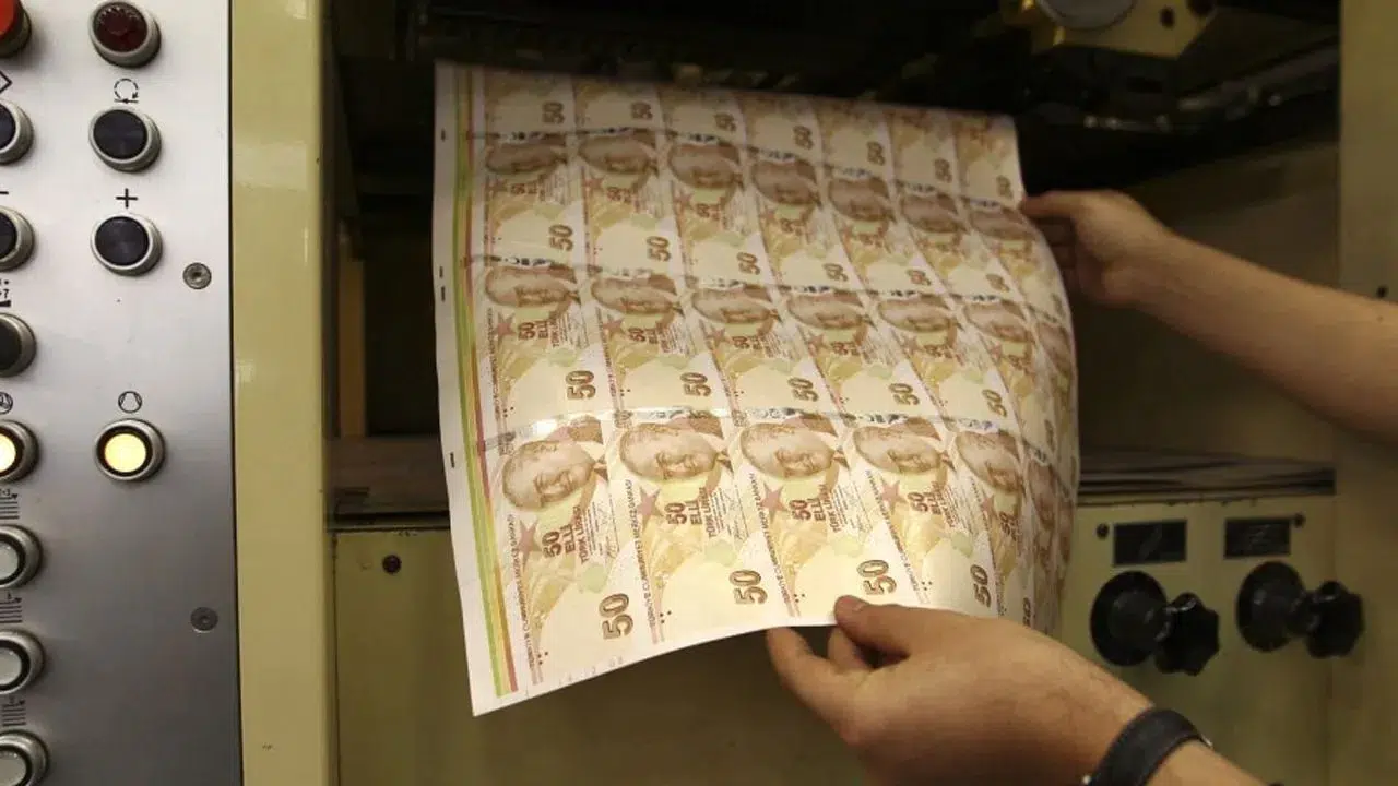 Yeni banknotlar tedavüle girdi: 50 TL ve 5 TL ile alışveriş artık daha kolay