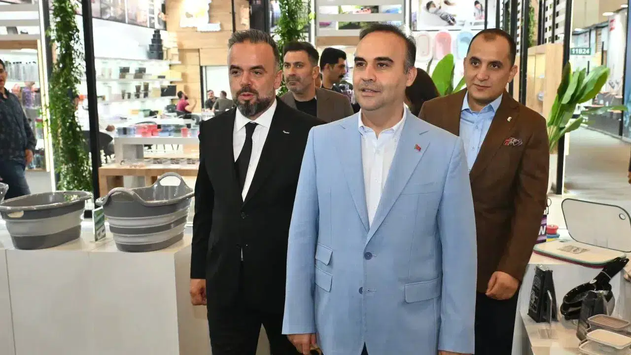 Bakan Kacır, ZUCHEX fuarında Türk mutfak sektörünün gücünü vurguladı