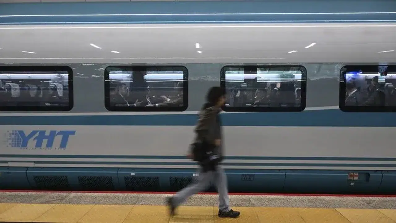 Tren yolcularına müjde: Boş yer takip butonu hizmete girdi
