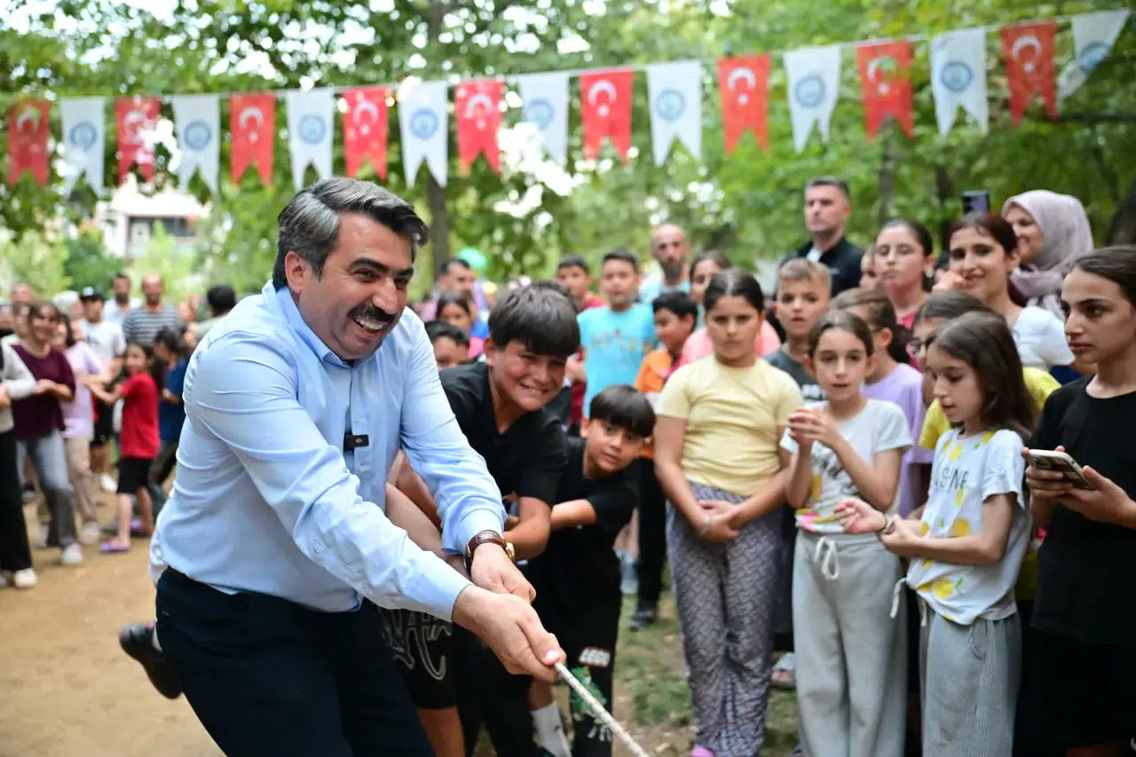 Yıldırım’da binlerce çocuk mahalle şenliklerinde buluştu