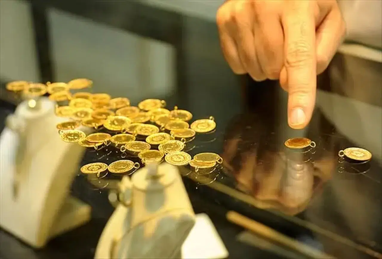 Gram altın 6 bin 833 liradan işlem görüyor, çeyrek altın 11 bin 190 lira