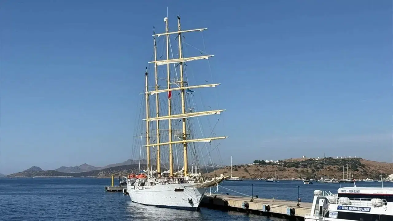 Bodrum'a Oosterdam kruvaziyeriyle 1952 turist geldi