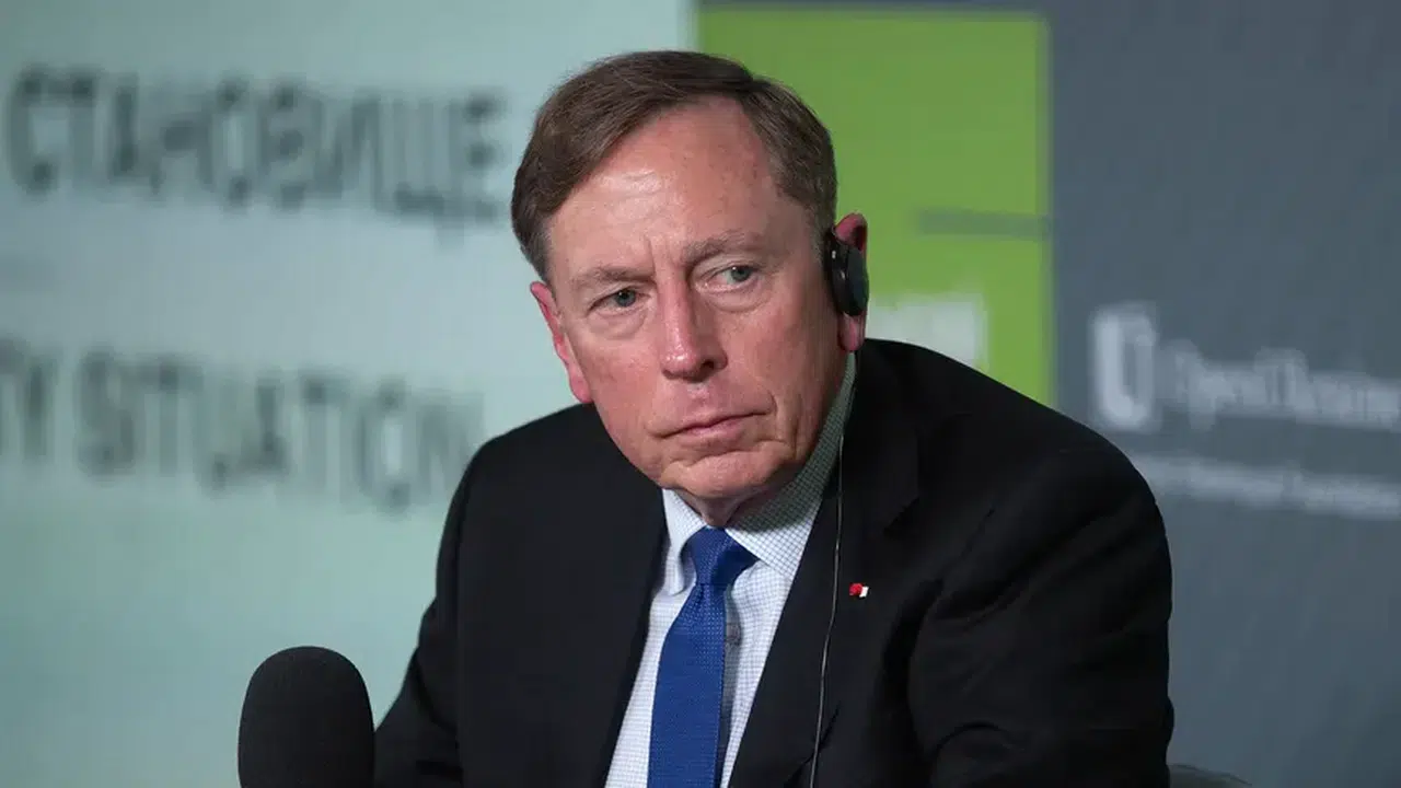 Eski CIA Başkanı Petraeus İHA saldırısının tam ortasında!