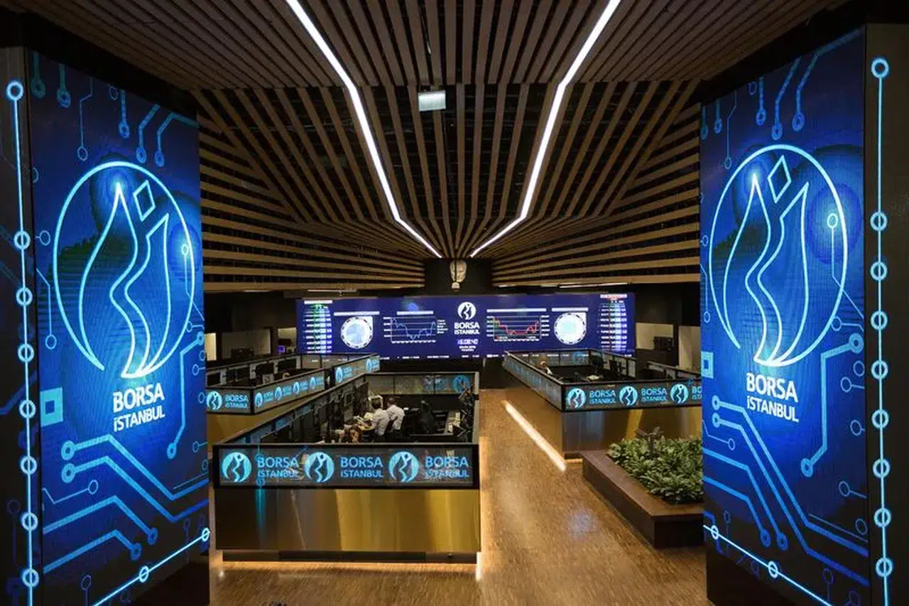 İstanbul serbest piyasada döviz fiyatları ve BIST 100 endeksi