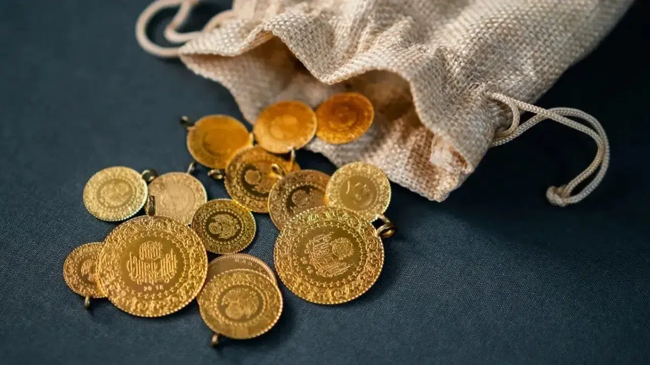 Gram altın 6 bin 807 lira seviyesinde işlem görüyor