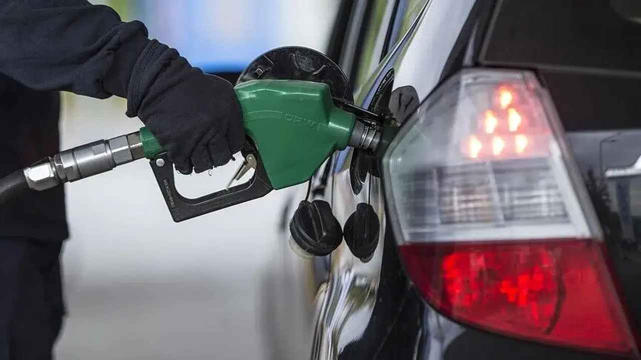 Yükselen akaryakıt maliyetleri ABD ekonomisini zorluyor: Petrol fiyatları 100 doları geçiyor