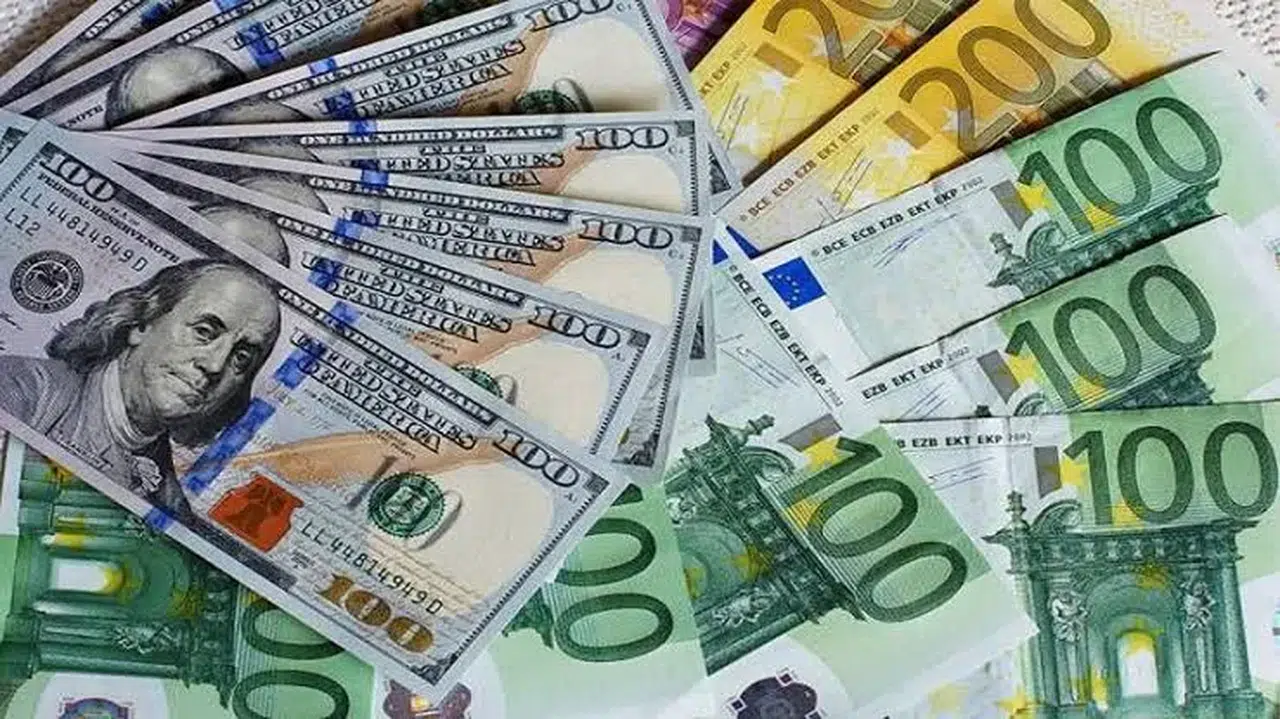 İstanbul serbest piyasada döviz açılış fiyatları 48,8380 lira