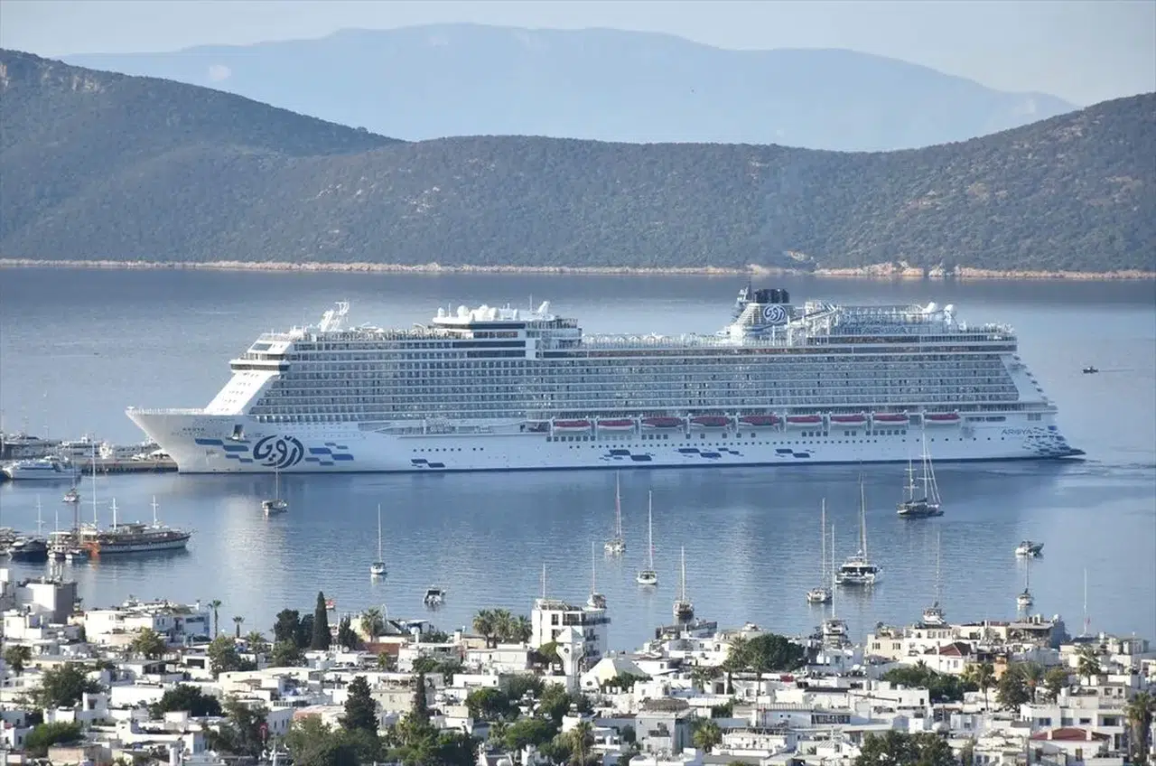 Bodrum'a 2 kruvaziyerle 2 bin 484 turist giriş yaptı
