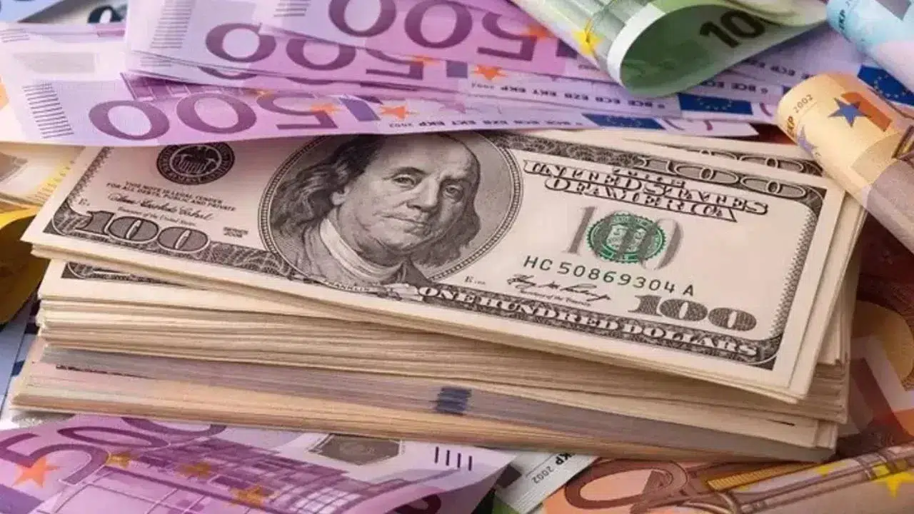 Döviz piyasasında hareketlilik: Dolar/TL 48,62 seviyesini aştı