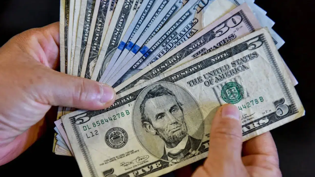 Dolar/TL 48,98 seviyesinde işlem görüyor