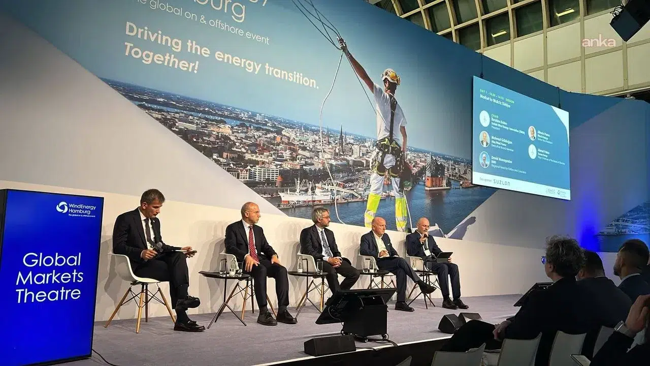 Türkiye'nin yenilenebilir enerji hedefleri Hamburg'da yatırımcılara tanıtıldı