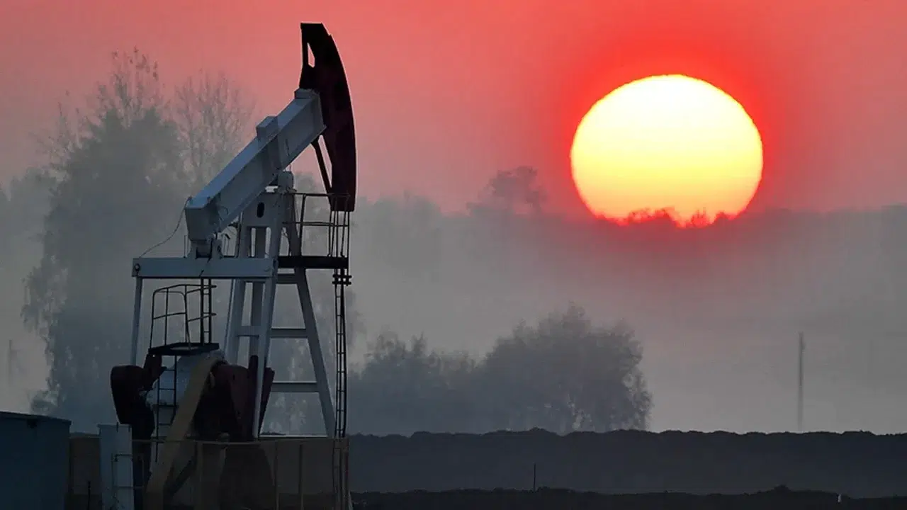 Brent petrolün varil fiyatı 98,96 dolara yükseldi