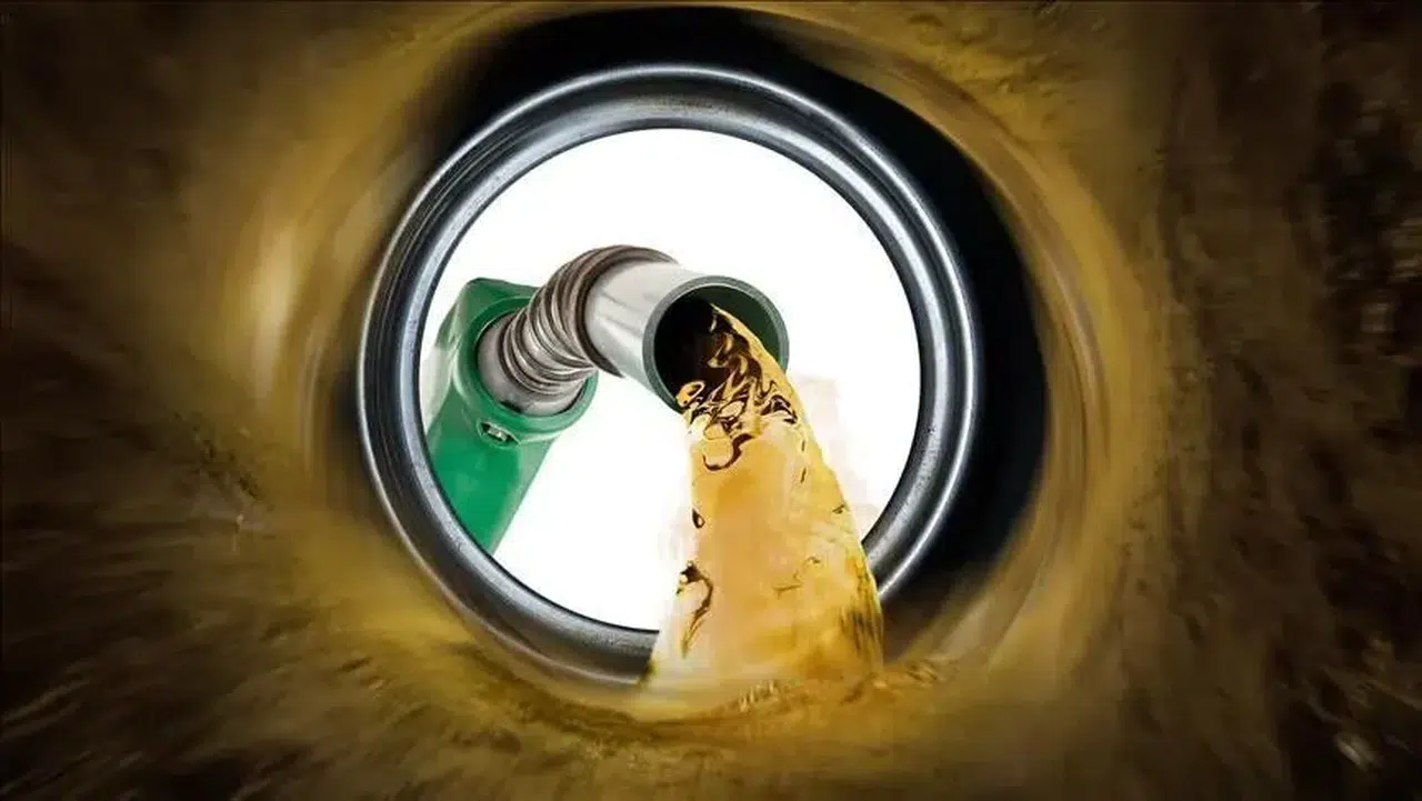 Petrol fiyatları dalgalanıyor: Brent varil fiyatı 105,84 dolara geriledi
