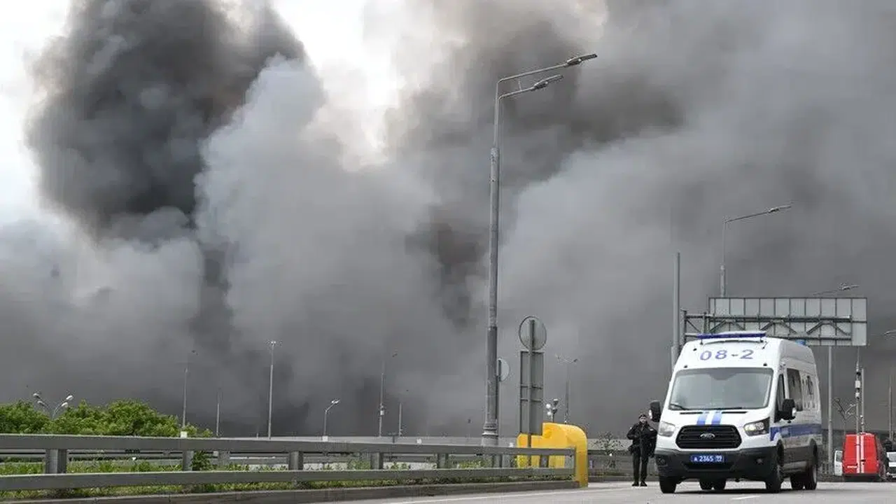 Rusya'daki Novoşahtinsk Petrol Rafinerisi İHA saldırısı sonrası durdurdu