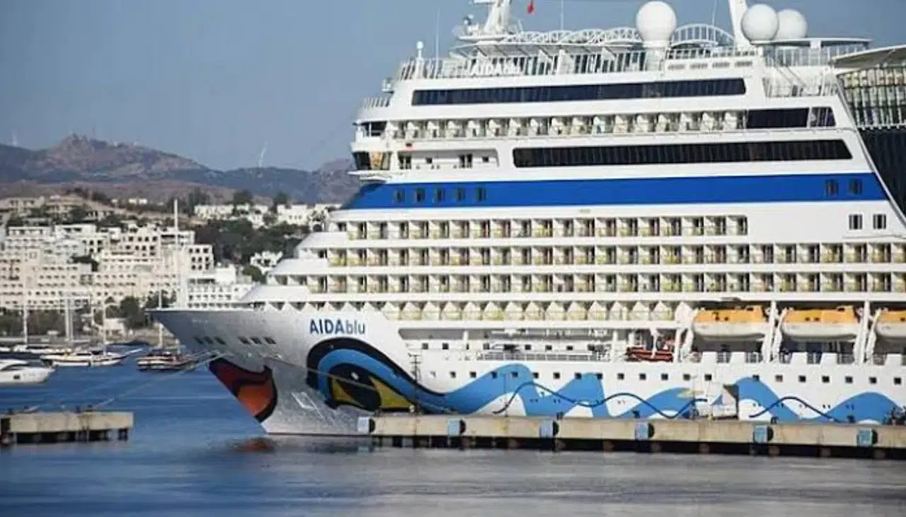 Bodrum'a AIDAblu kruvaziyeriyle 2 bin 243 turist geldi