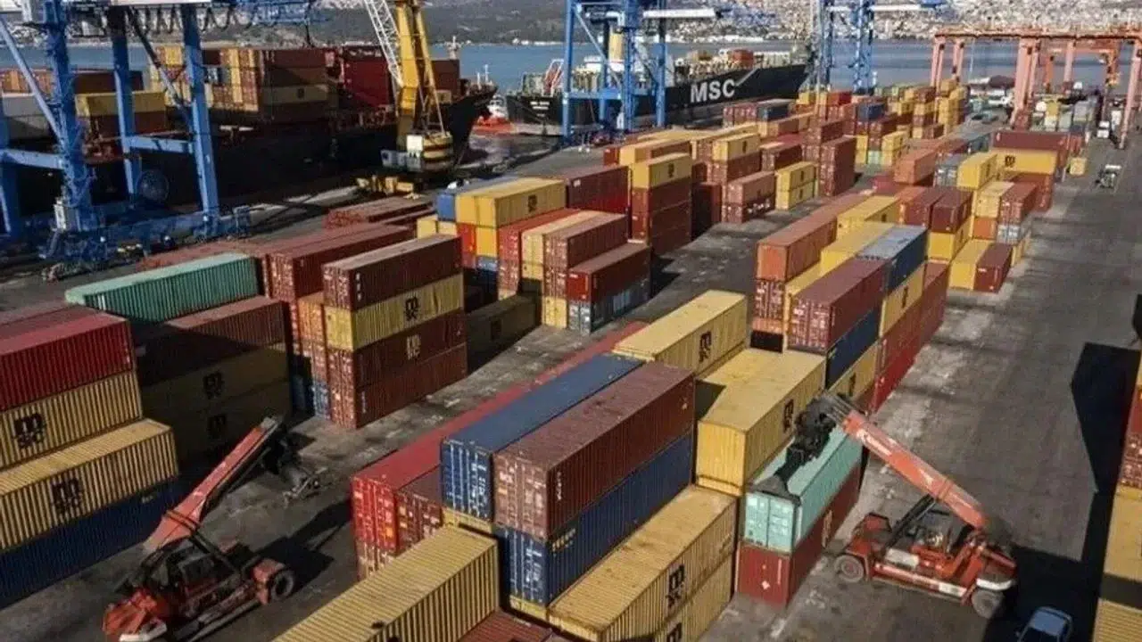 Sakarya otomotiv ihracatında göz dolduruyor: Yılın 8 ayında 97 bin 201 araç yurt dışına gönderildi