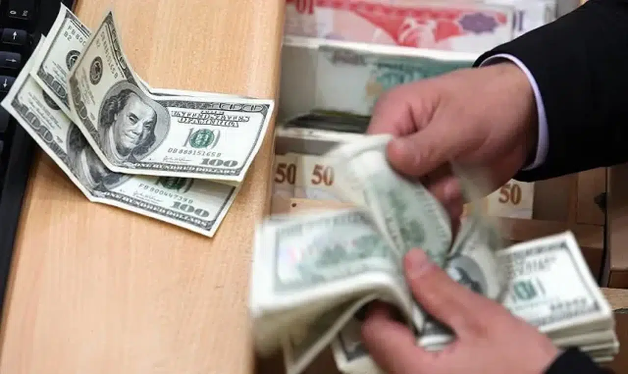 Dolar/TL 48,97 seviyesinde işlem görüyor, petrol fiyatları geriliyor