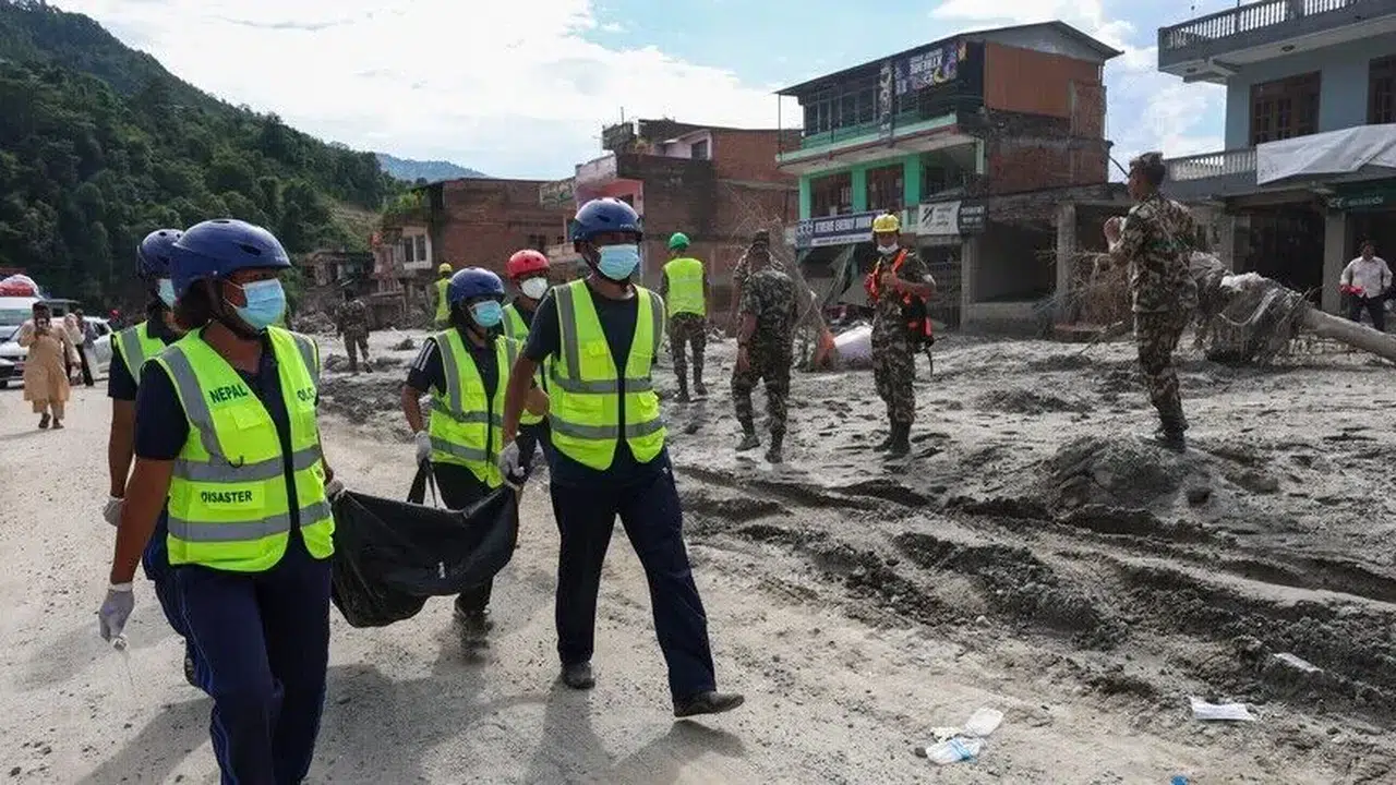 Nepal'deki selde can kaybı 987'ye yükseldi
