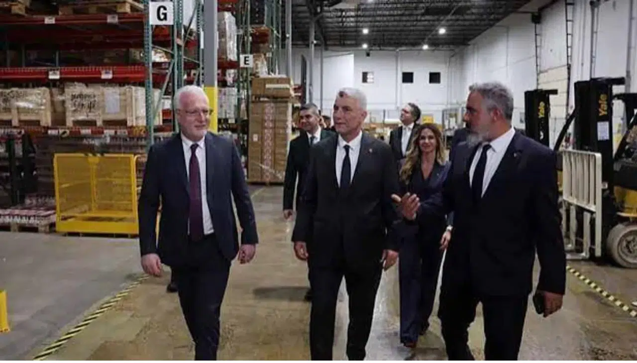 Bakan Bolat Chicago'daki TOBB Türk Ticaret Merkezi'ni ziyaret etti