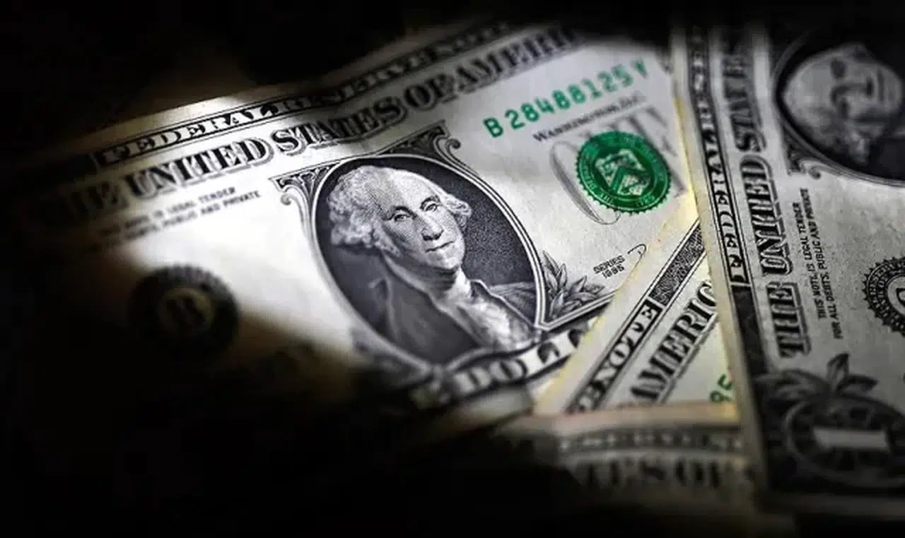 İstanbul serbest piyasada döviz açılış fiyatları 48,96 ve 55,72 lira