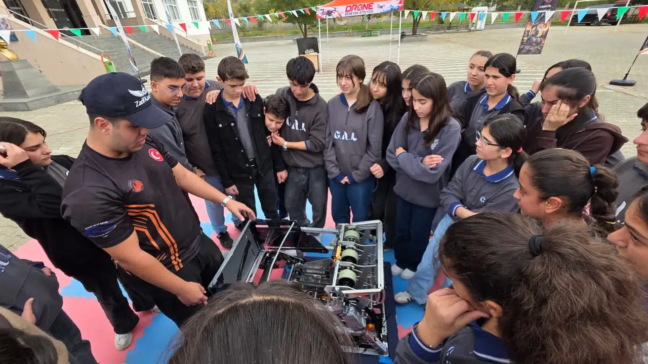 Doğu Anadolu’da dijital dönüşüm seferberliği: 10 bin çocuğa STEM ve robotik eğitimi