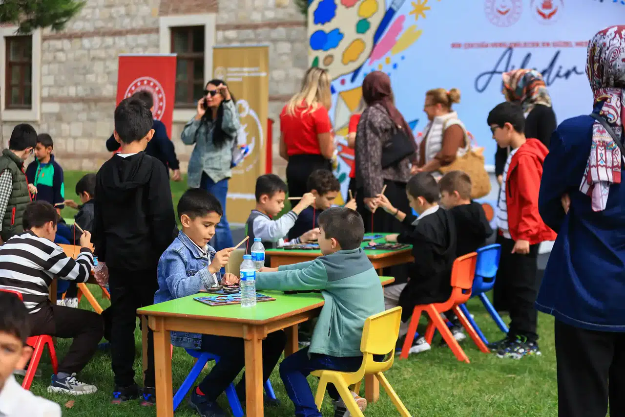Kitap fuarı, söyleşiler ve eğlence bir arada: AileFest 6 Ekim’e kadar sürüyor
