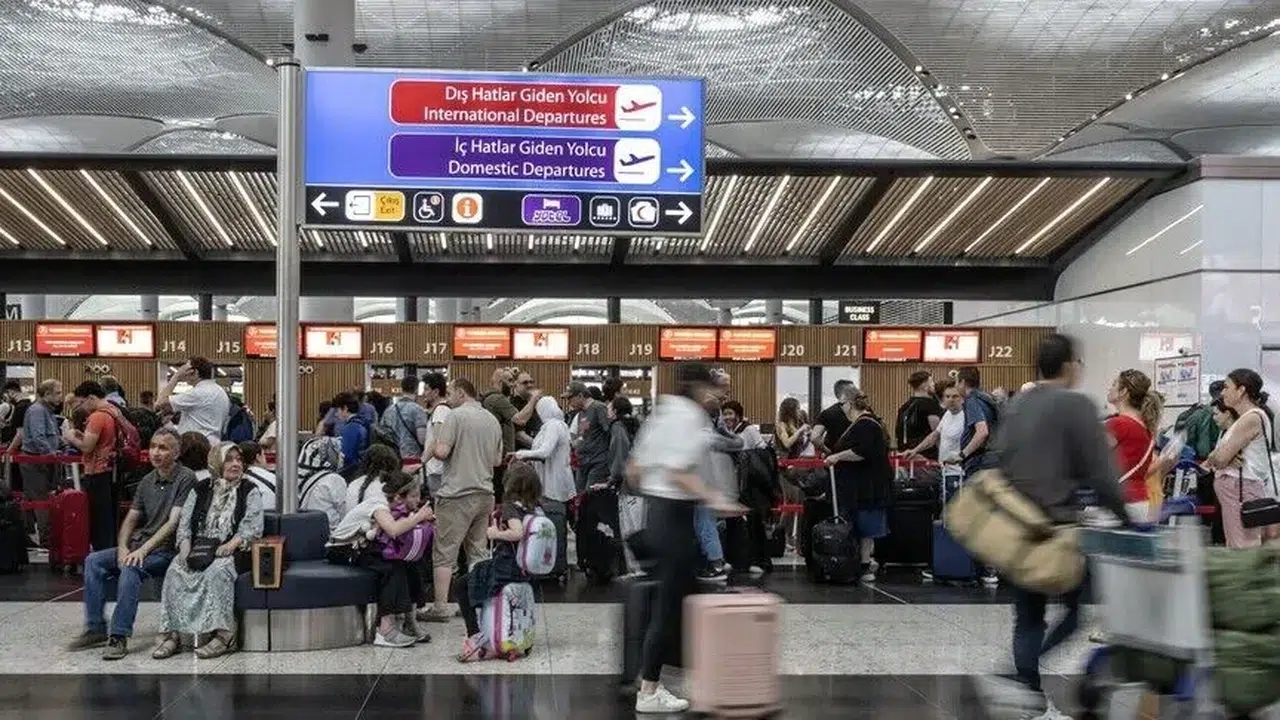 Türkiye havalimanları 9 ayda nüfusun iki katından fazla yolcu ağırladı