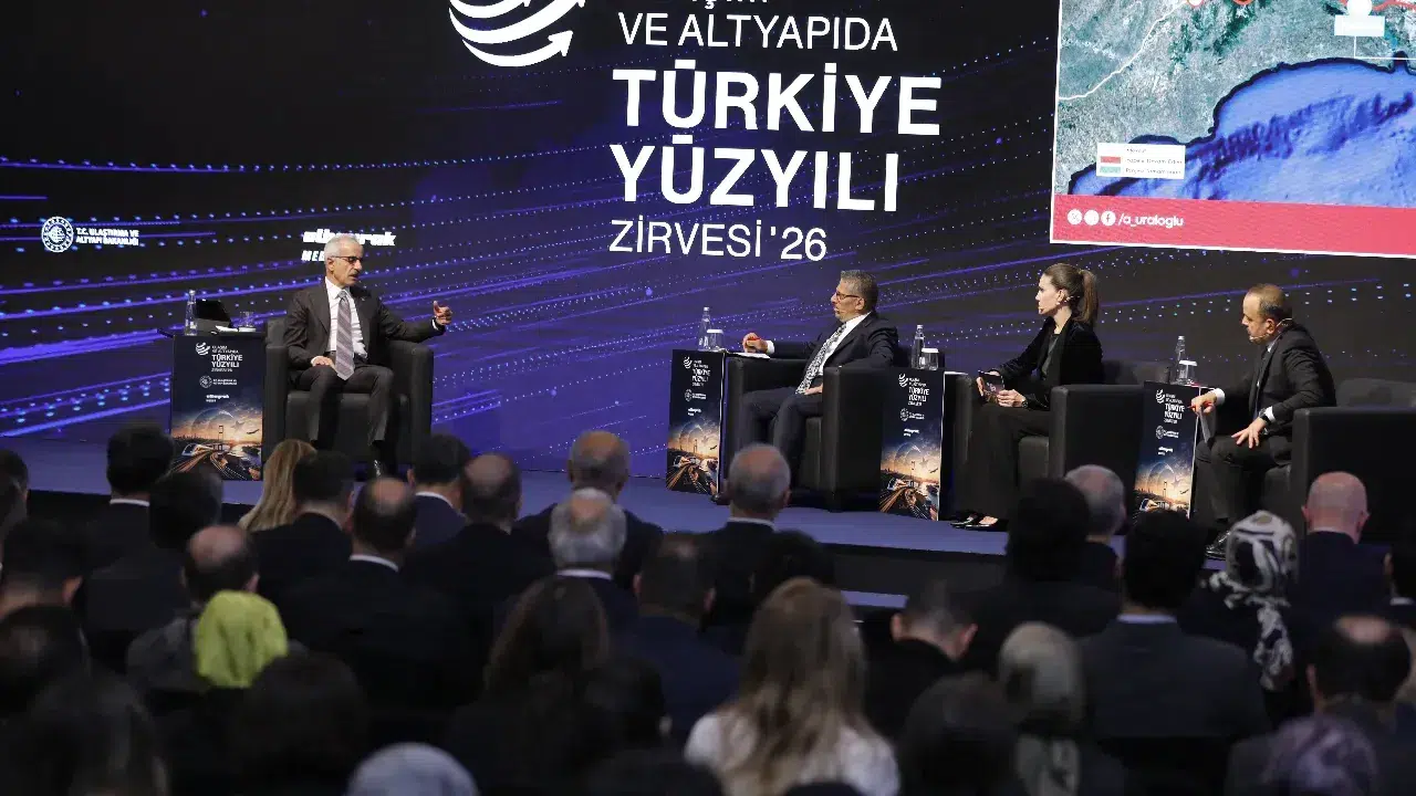 İstanbul'da ulaşım ve altyapıda Türkiye Yüzyılı Zirvesi gerçekleştirildi