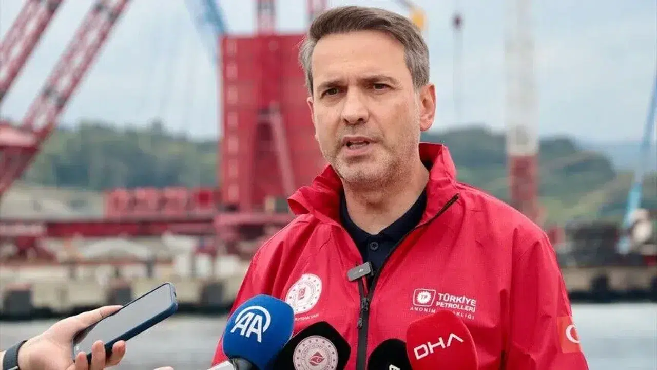 Bakan Bayraktar, yüzer üretim platformunun gaz üretimini artıracağını duyurdu