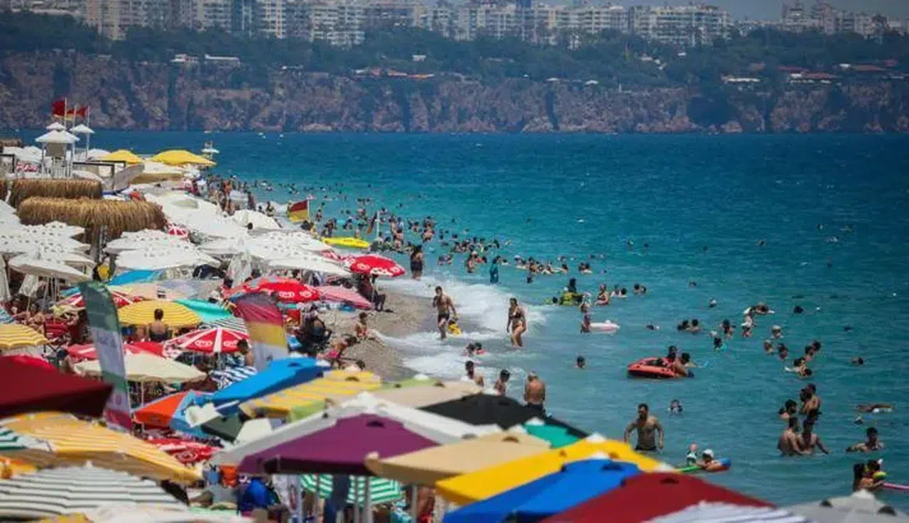 Antalya'da turizmciler Avrupa'daki ekonomik durgunluğu değerlendirdi