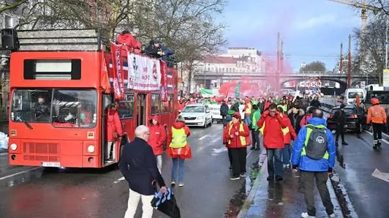 Belçika'da kamu çalışanları hükümetin politikalarını protesto için greve gitti