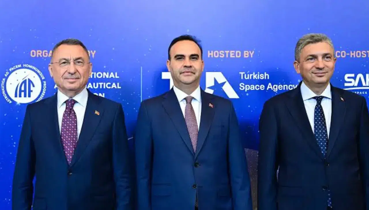 Bayraktar, 2026 IAC açılışında Türkiye'nin uzay hedeflerini açıkladı