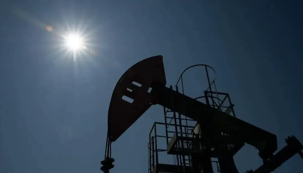 Brent petrol varil fiyatı 97,39 dolara geriledi