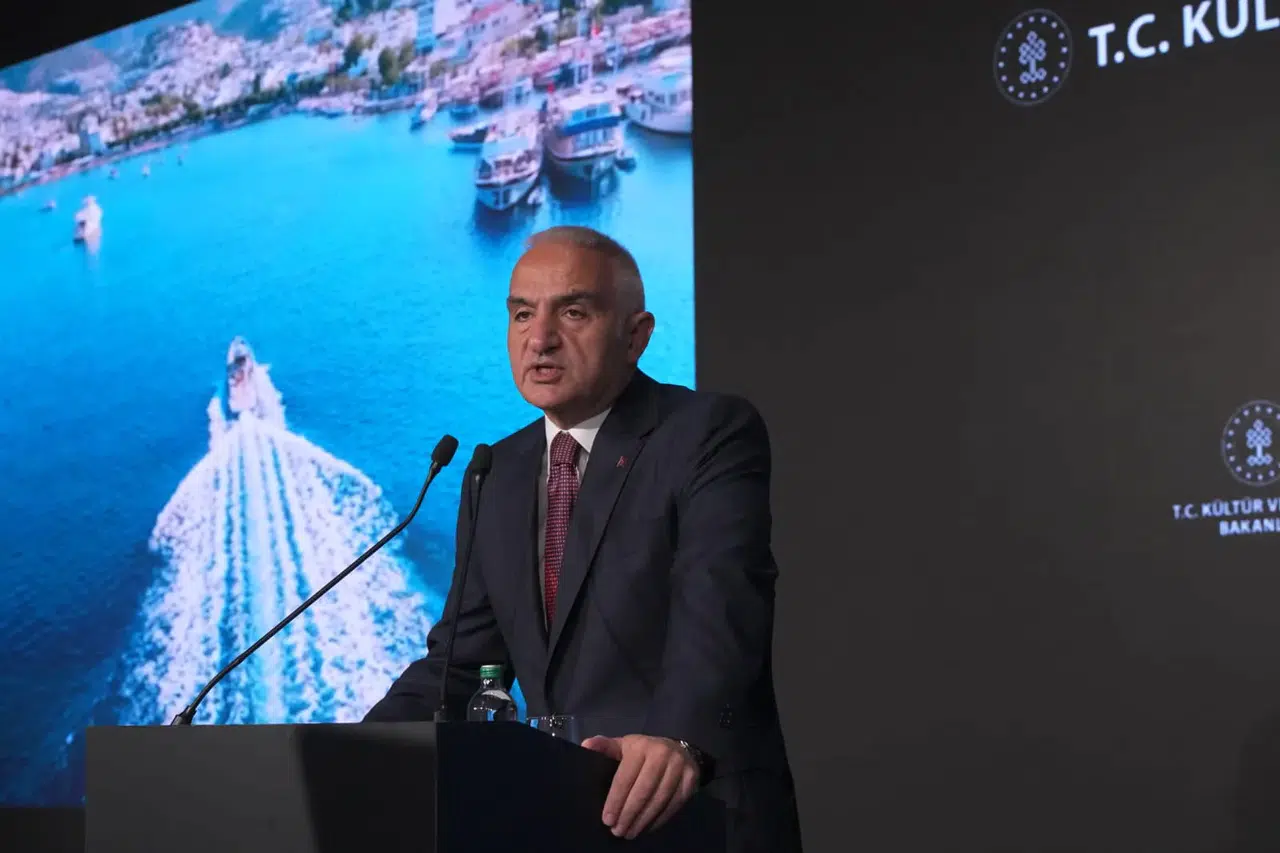 Bakan Ersoy 9 aylık bilançoyu açıkladı: Turizmde 51,2 milyar dolarlık Cumhuriyet rekoru!