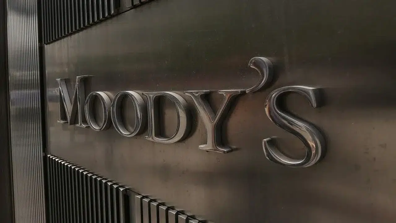 Moody's'ten negatif görünüm vurgusu: Fransa'nın borç yükü sınırları zorluyor