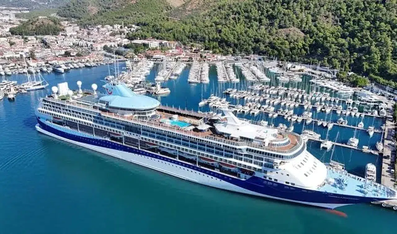 Marella Discovery kruvaziyeri Marmaris'e 1731 turist getirdi