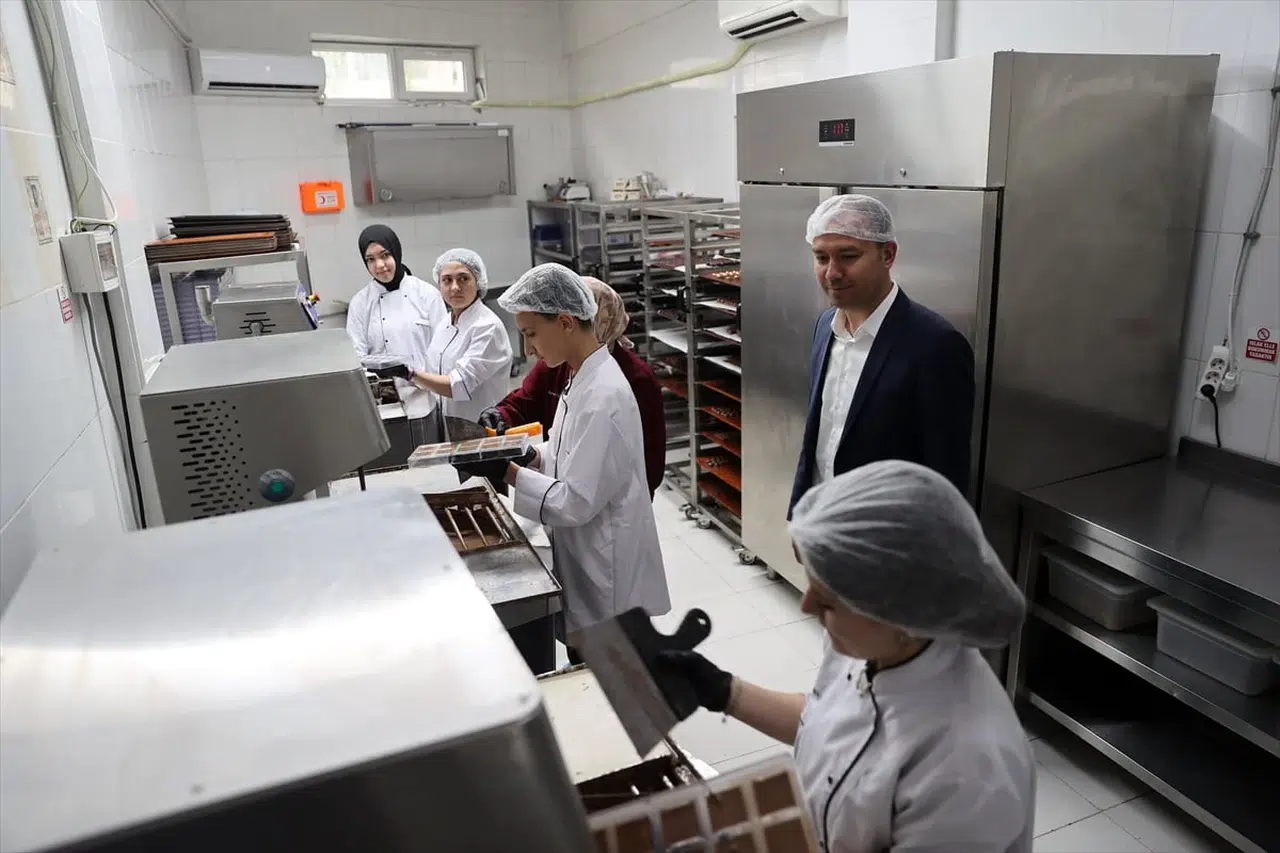 Çikolata üretimi atölyesi Sivas'ta geleceğin ustalarını yetiştiriyor