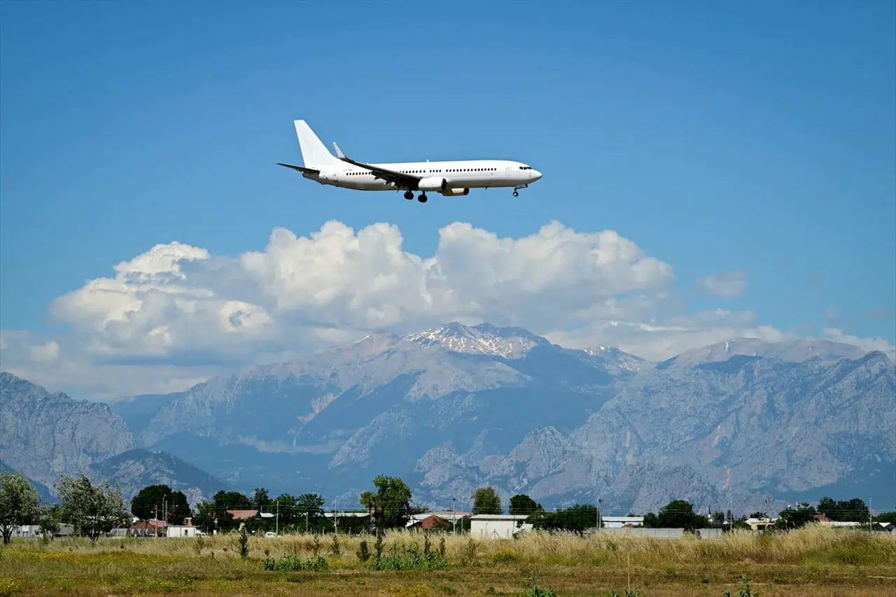 Antalya havalimanı 5 ayda 9 milyondan fazla yolcuya ulaştı