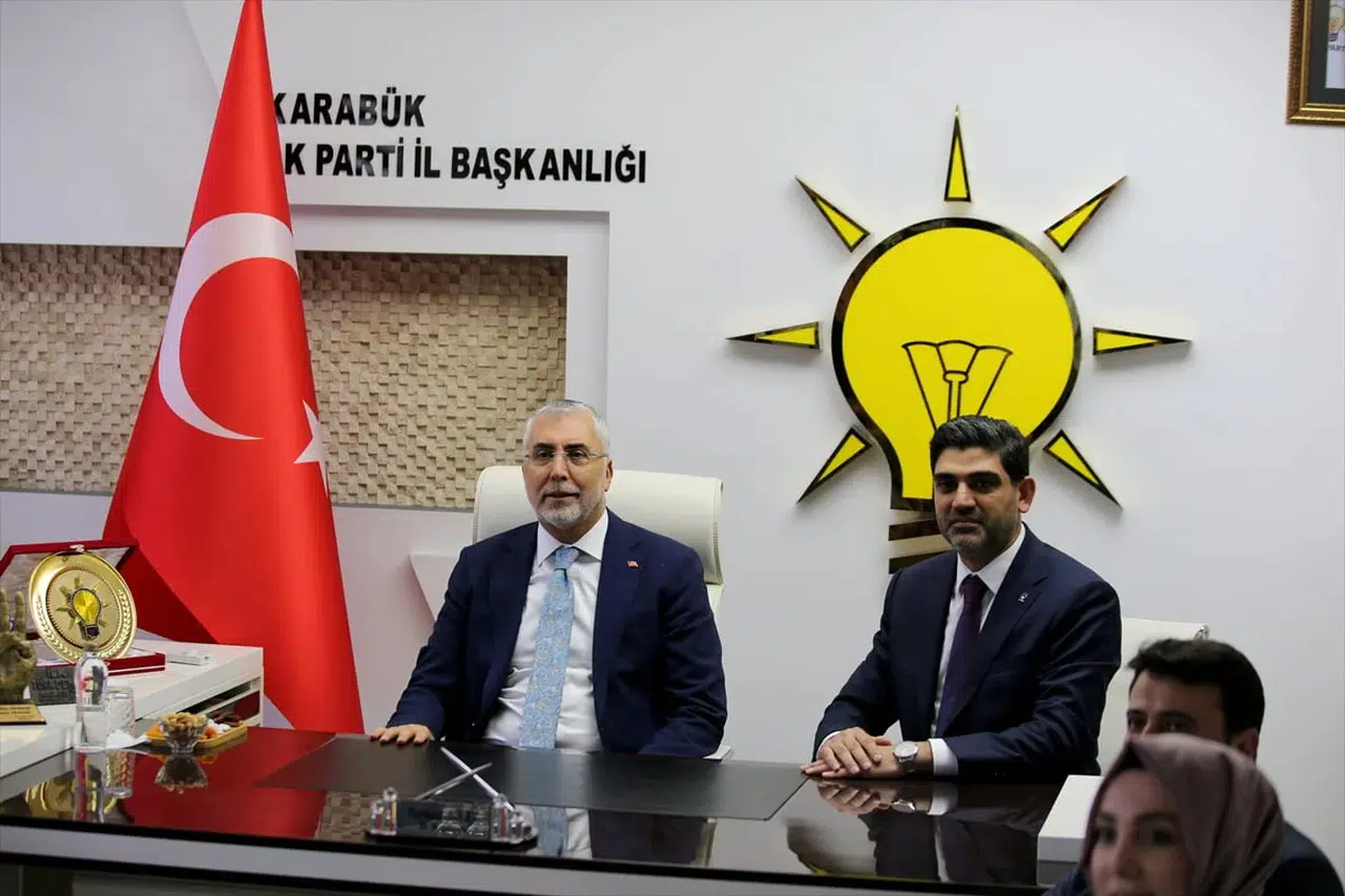 Bakan Işıkhan, Karabük'te çalışma hayatına yönelik destekleri açıkladı
