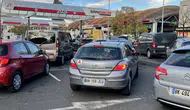 Fransa'da hükümet artan akaryakıt fiyatlarına karşı yardımları genişletecek!