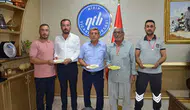 Yılın ilk boz Antep fıstığı üreticilerine altın ödül verildi
