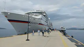 Bodrum'da Alman rüzgarı: Dev kruvaziyer Europa limana demirledi!