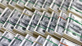 Dolar yatay, avro ve sterlin atakta: Piyasalar küresel jeopolitik satranç izliyor!