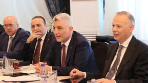 Hürmüz tıkandı, Türkiye düğmeye bastı: Ortadoğu’nun yeni ticaret hattı devrede