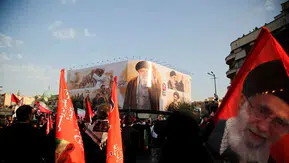Tahran’da tarihi gün: Milyonlarca İranlı Hamaney için sokaklara döküldü