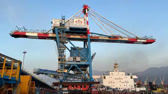 OYAK Denizcilik'ten bir ilk: Yapay zeka destekli akıllı vinçler İsdemir Limanı’nda!